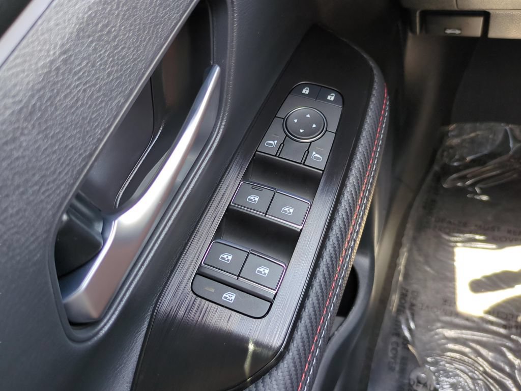 Certified 2026 Nissan Kicks SR FWD image 17