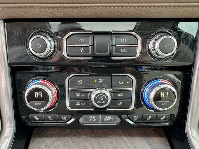 Used 2024 GMC Yukon XL Denali w/ Advanced Technology Package image 17