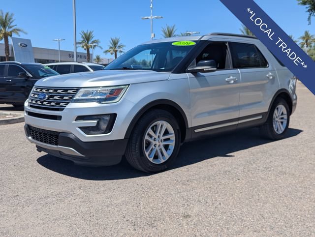 Used 2016 Ford Explorer XLT FWD image 2