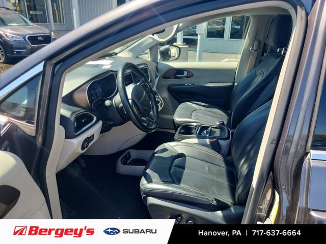 Used 2018 Chrysler Pacifica Touring-L w/ Advanced Safetytec Group FWD image 8
