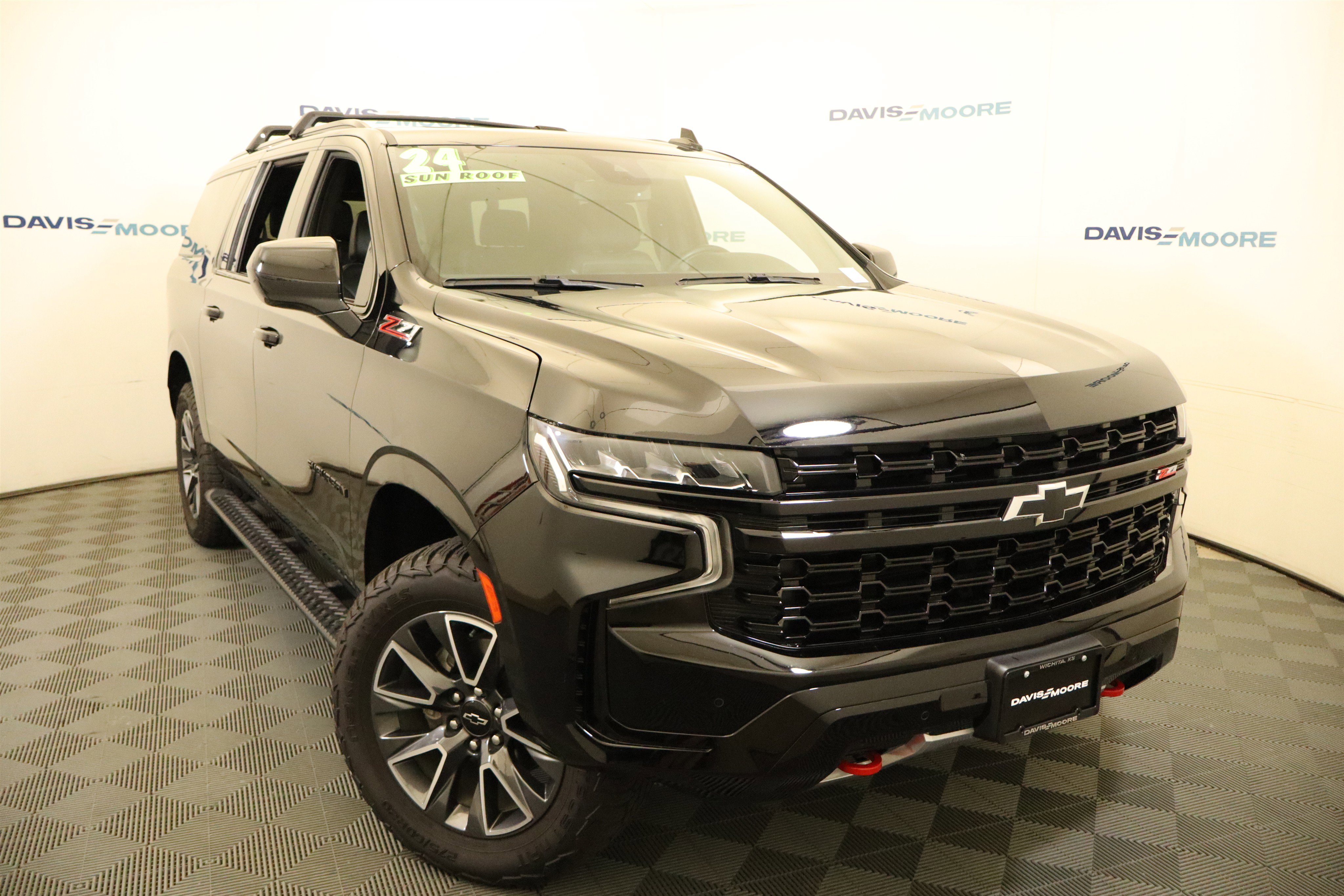 Used 2024 Chevrolet Suburban Z71 AWD/4WD image 2