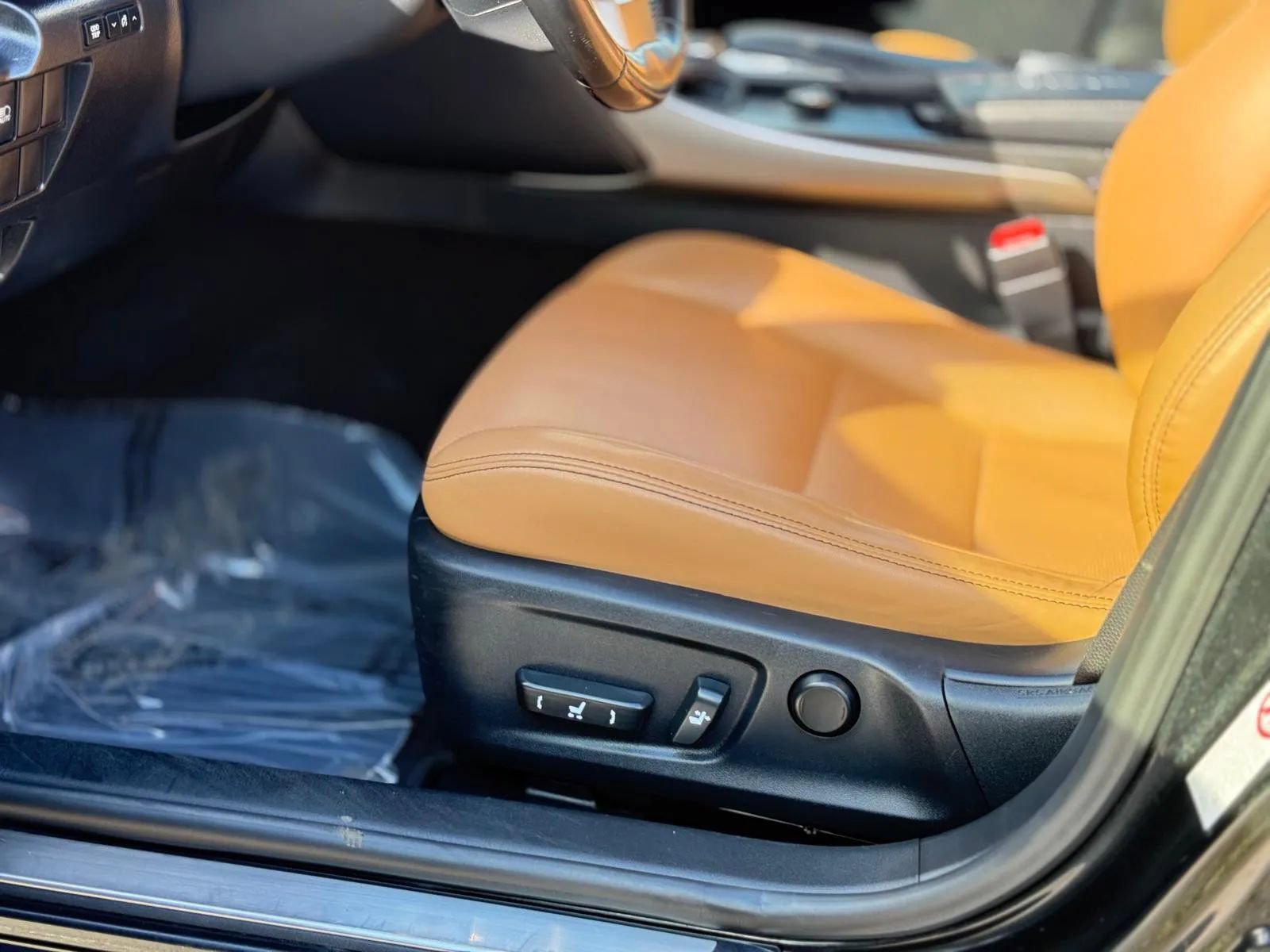 Used 2017 Lexus IS 300 AWD w/ Navigation System Package image 11