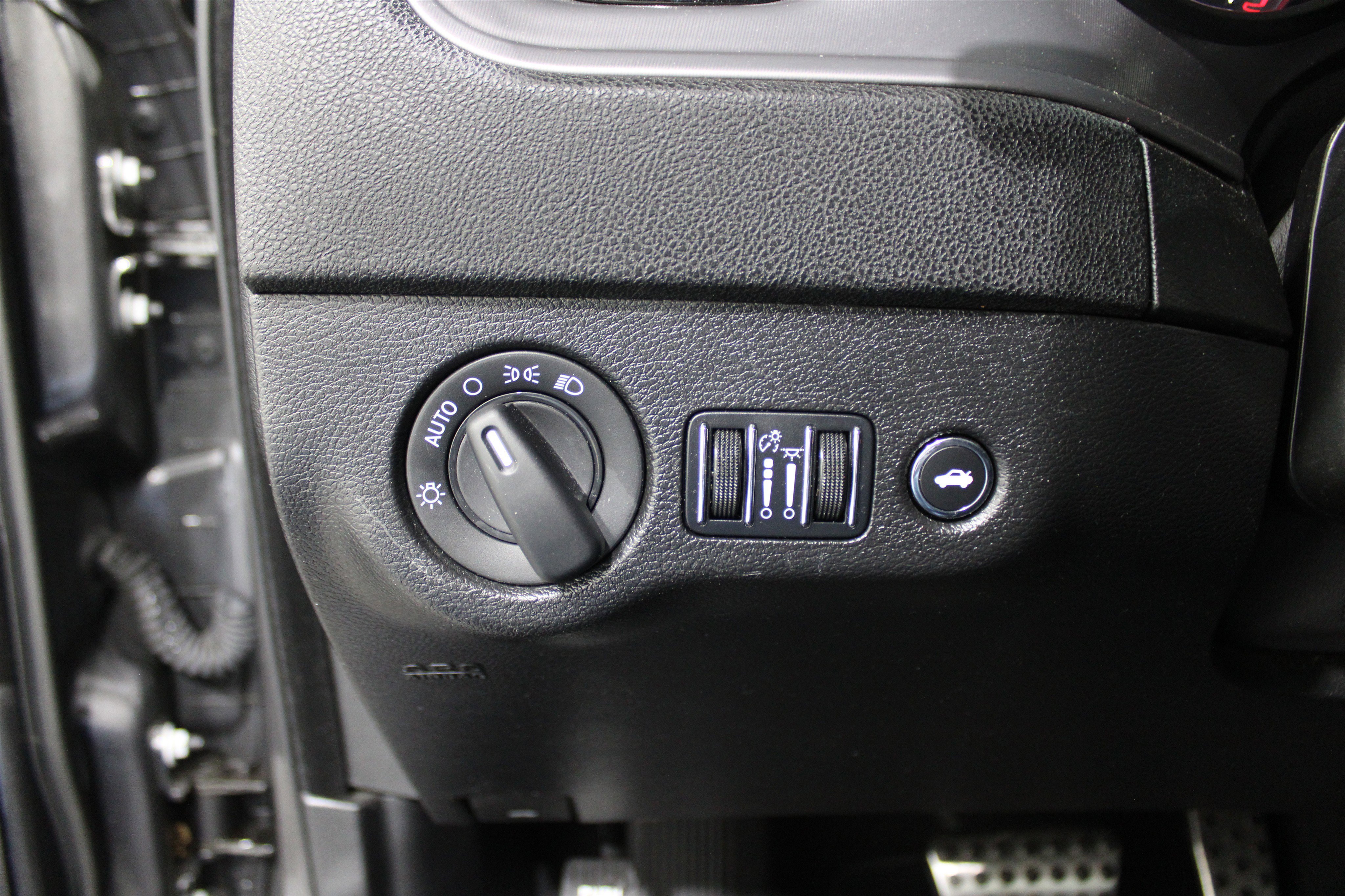 Used 2023 Dodge Charger R/T w/ Blacktop Package image 7