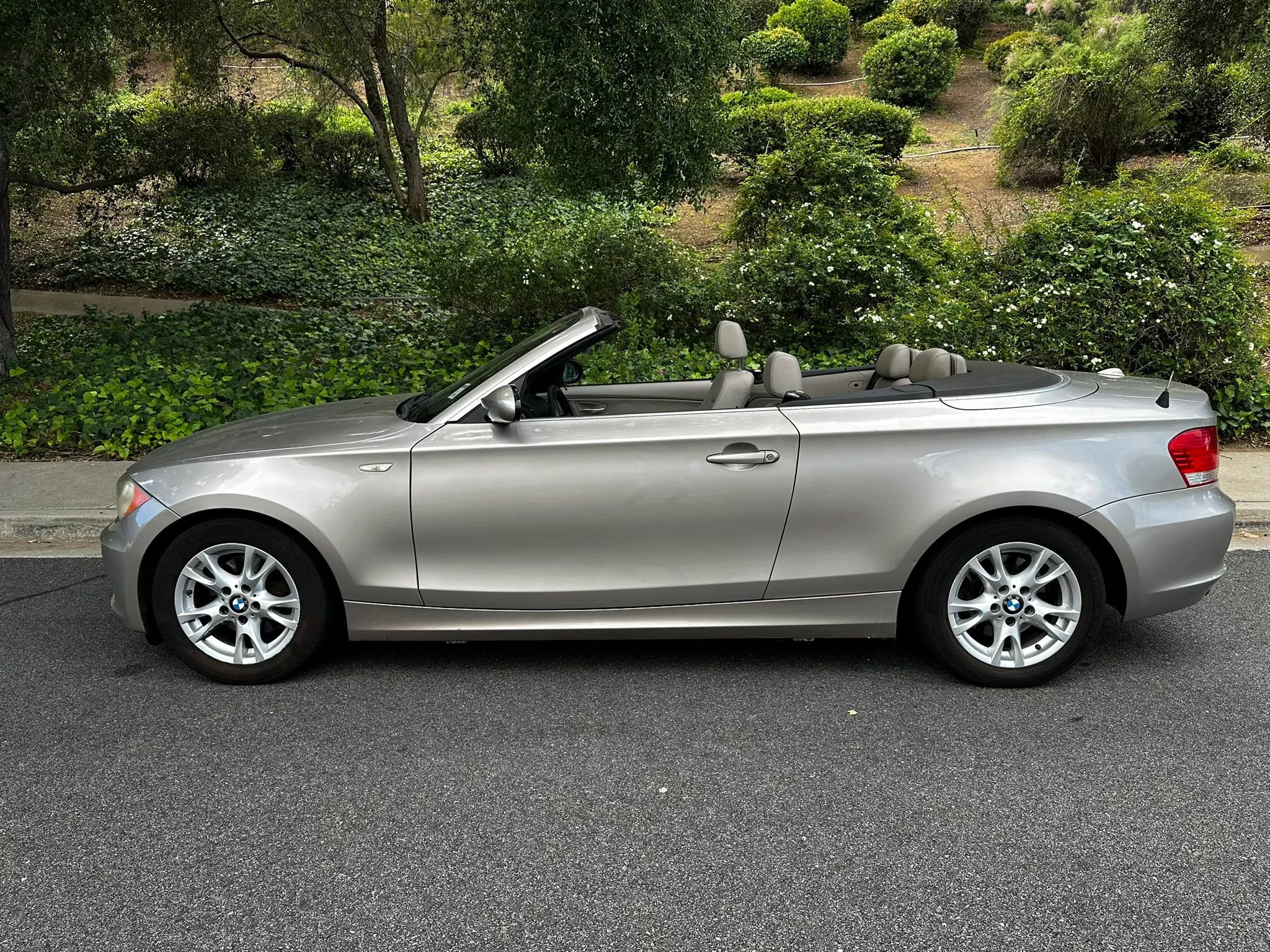 Used 2009 BMW 128i Convertible image 2
