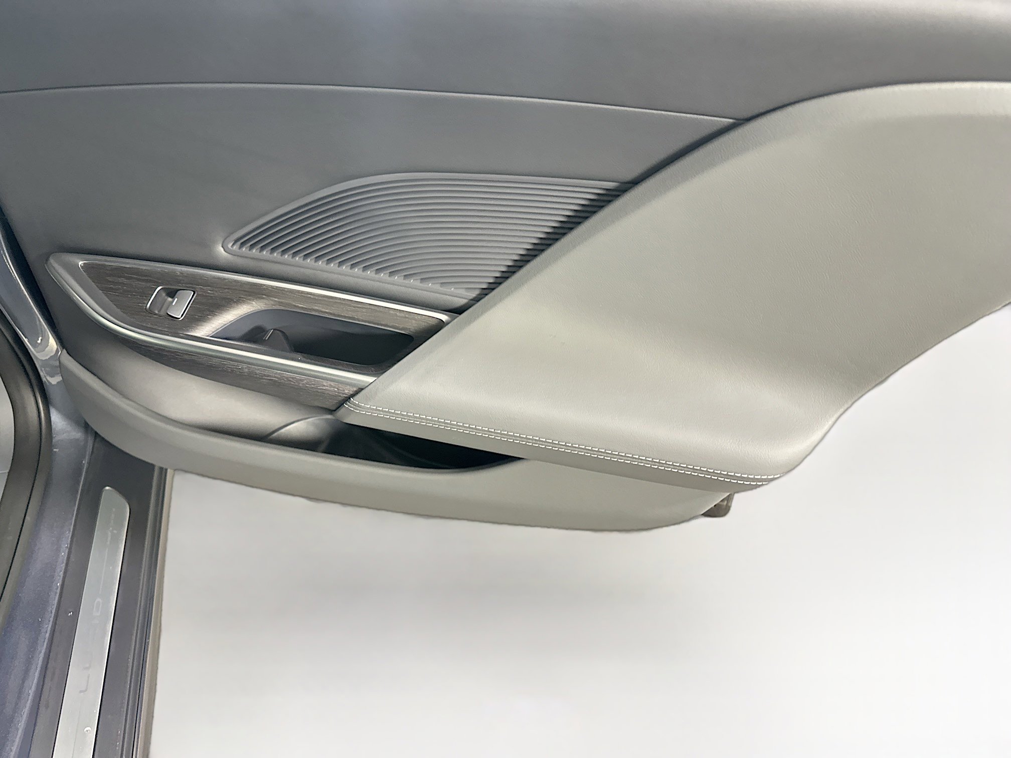 Used 2024 Lucid Air Pure image 30