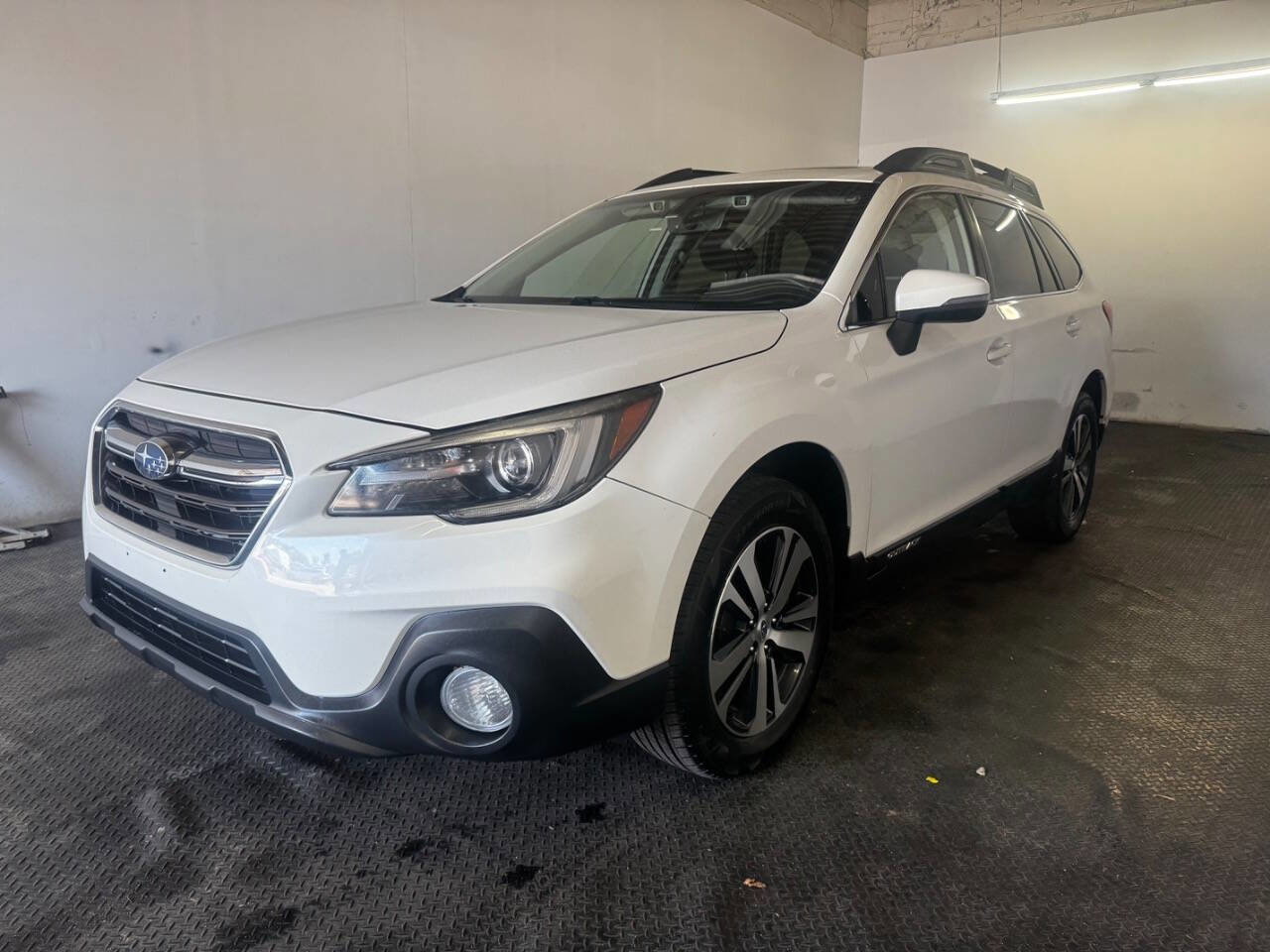 Used 2019 Subaru Outback 2.5i Limited image 1