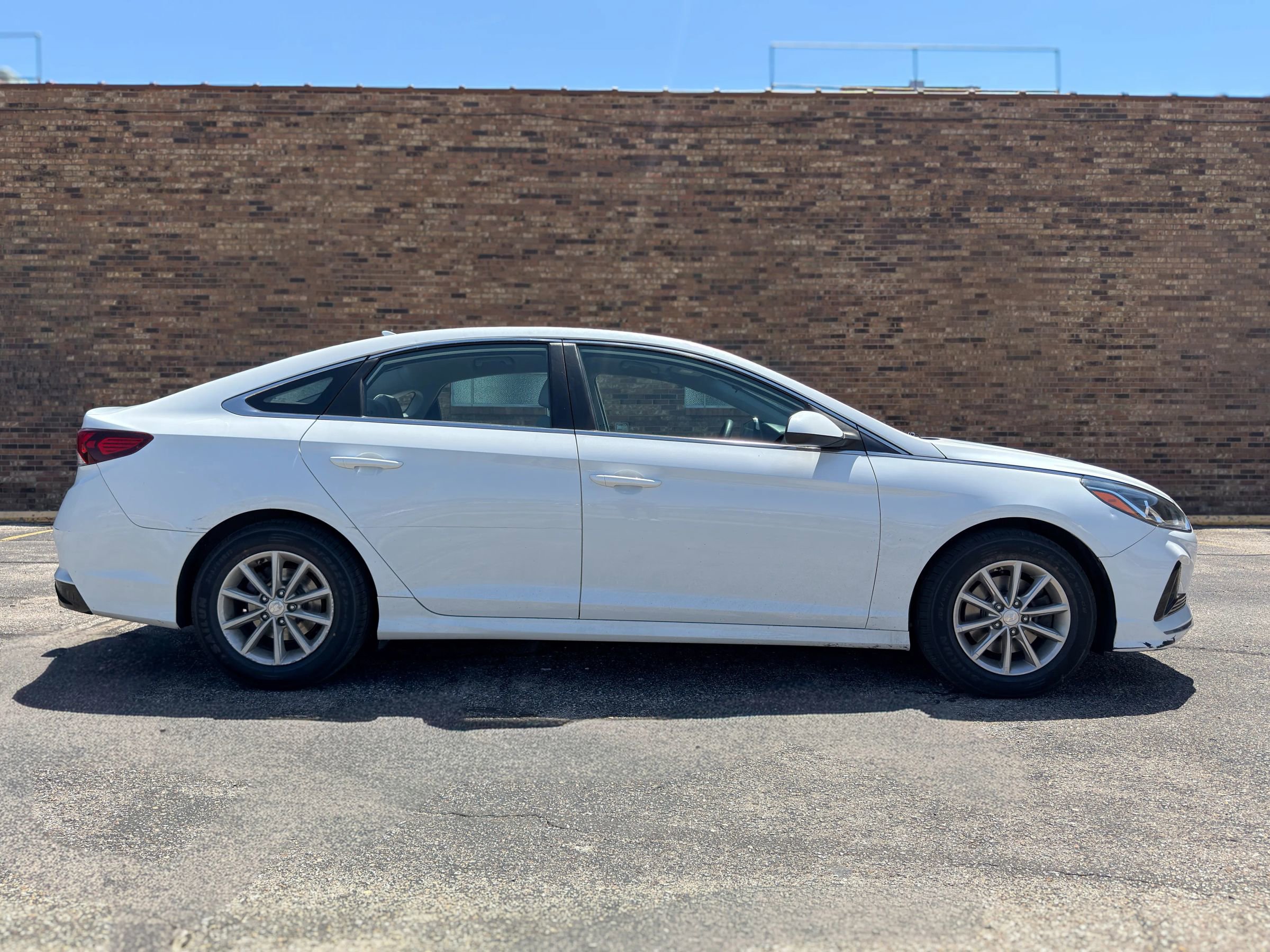 Used 2019 Hyundai Sonata SE w/ Cargo Package FWD image 9