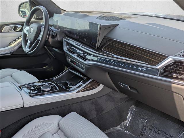 Used 2026 BMW X7 xDrive40i AWD/4WD image 25