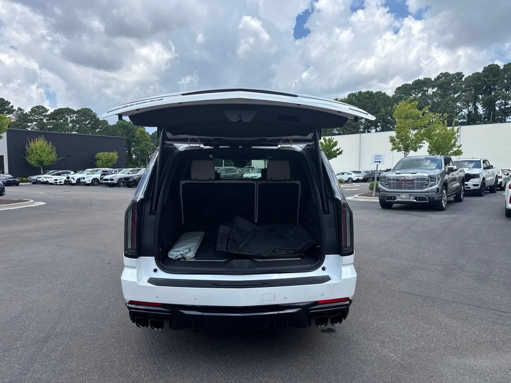 Used 2025 Cadillac Escalade ESV V AWD/4WD image 6