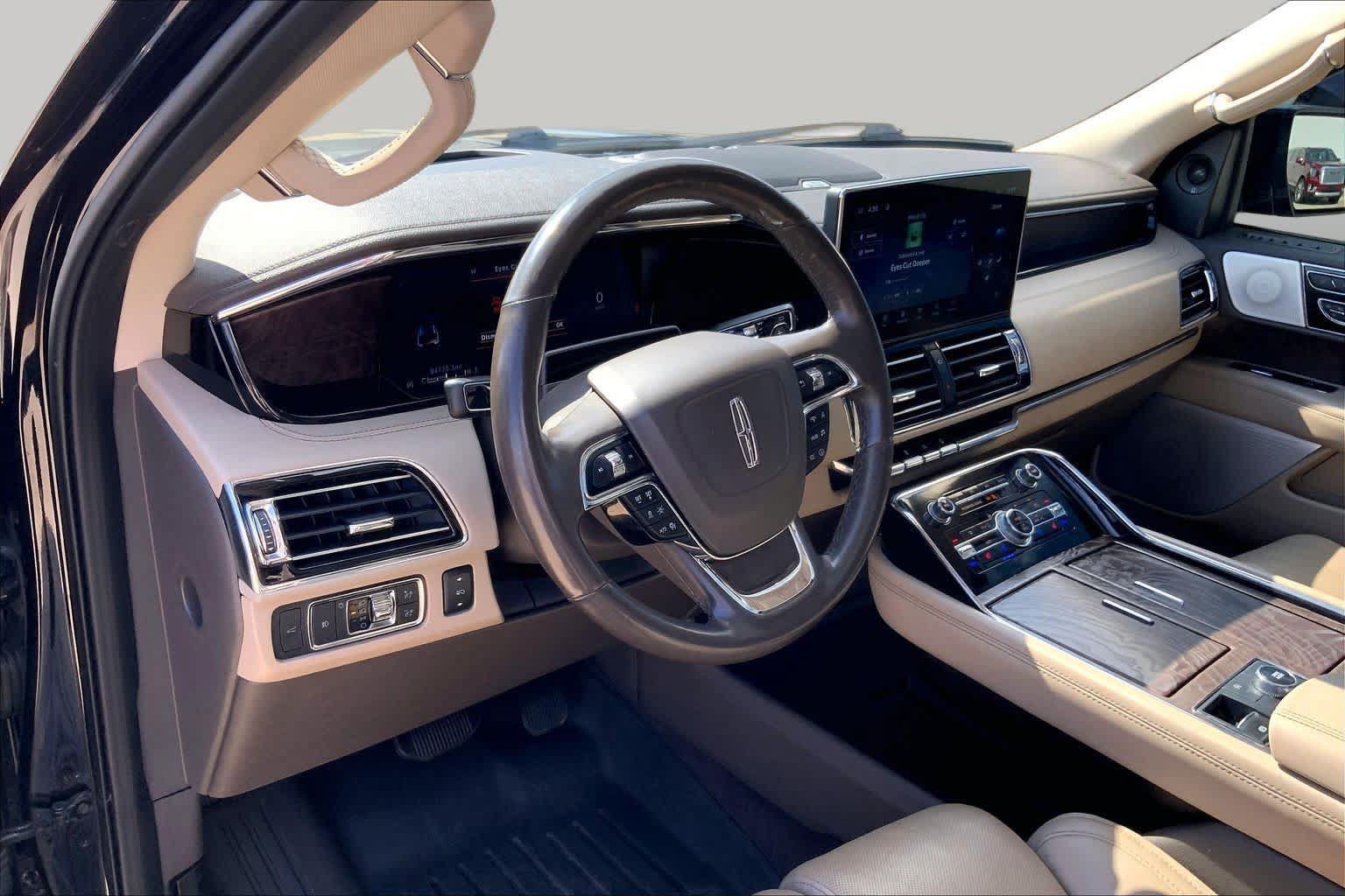 Used 2022 Lincoln Navigator Reserve AWD/4WD image 18