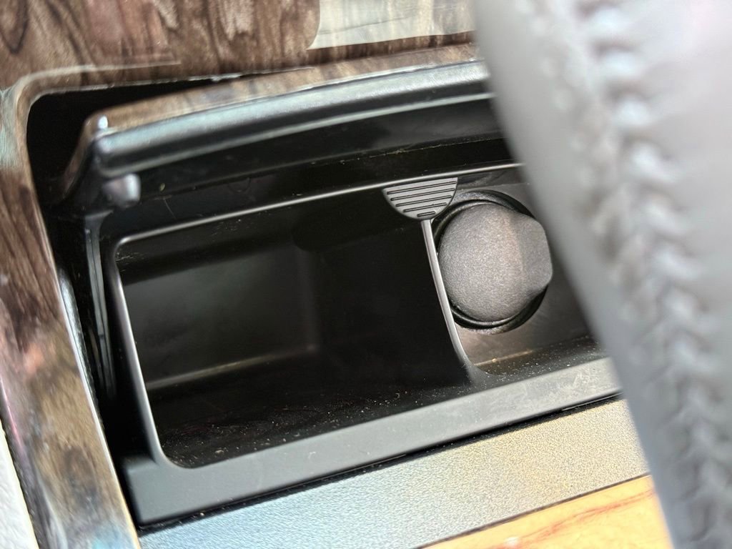 Used 2009 Cadillac DTS w/ Trunk Convenience Package image 22