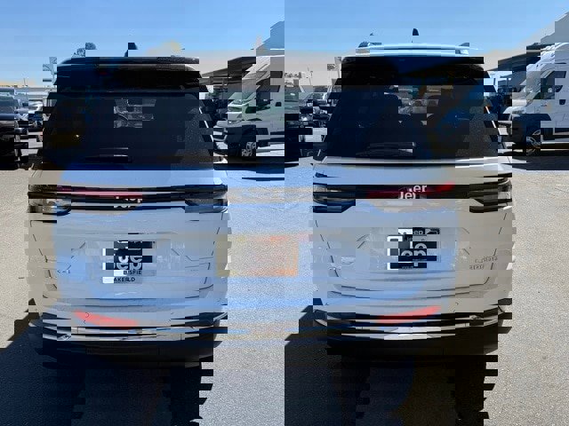 New 2025 Jeep Grand Cherokee Laredo w/ Trailer Tow Package image 5