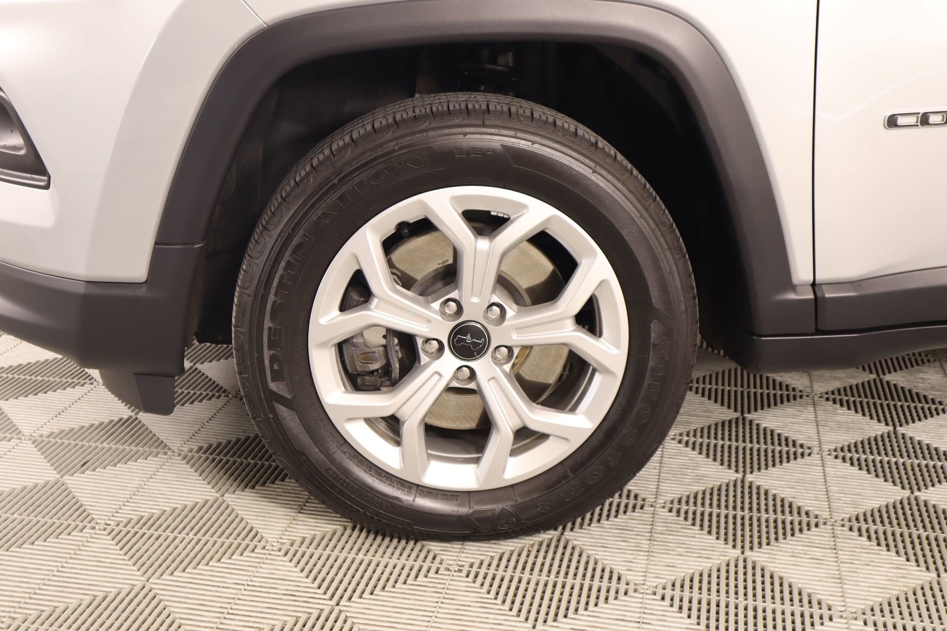 Used 2025 Jeep Compass Latitude image 16