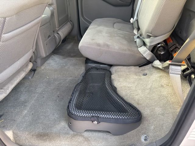 Used 2014 Nissan Frontier SV image 11