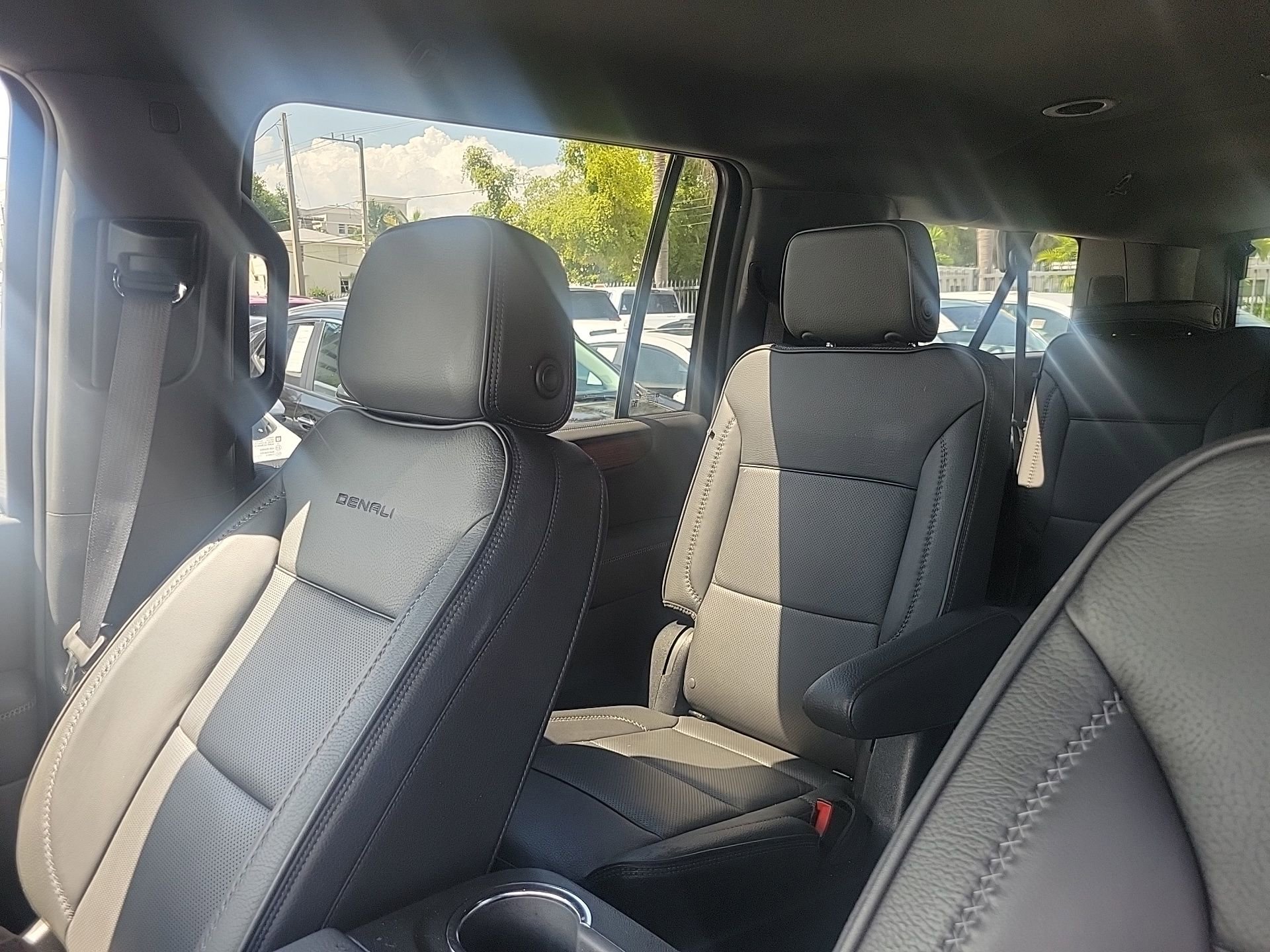 Used 2025 GMC Yukon XL Denali image 30