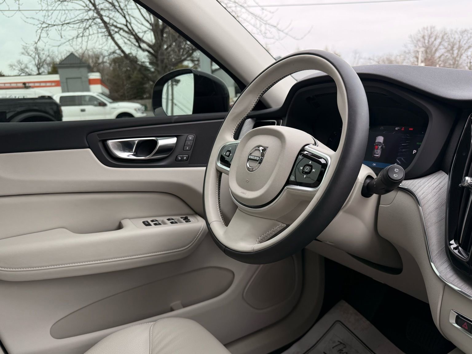 Used 2025 Volvo XC60 T8 Plus w/ Protection Package Premier image 28