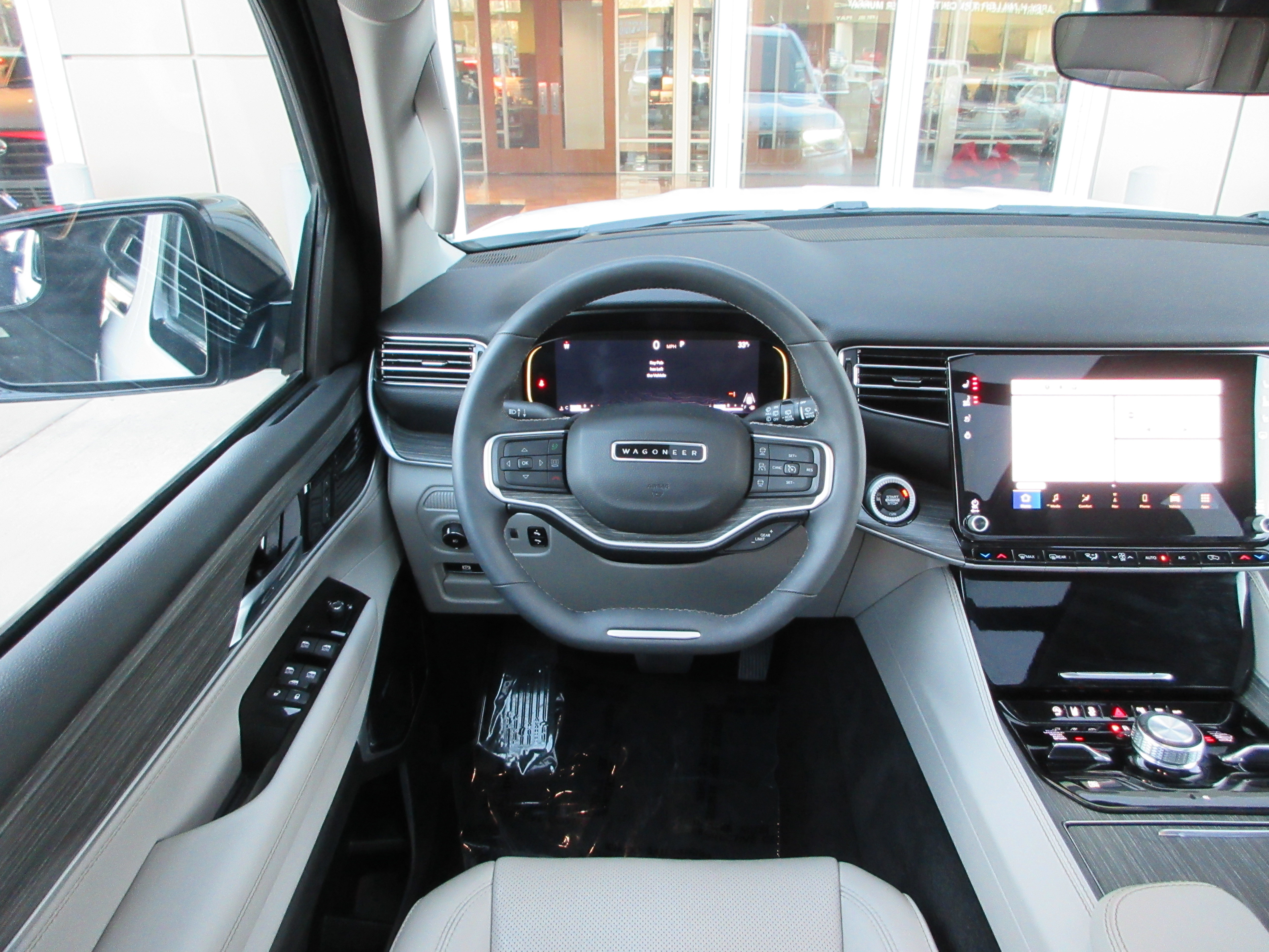 Used 2023 Jeep Wagoneer L Series III w/ Premium Group I image 38