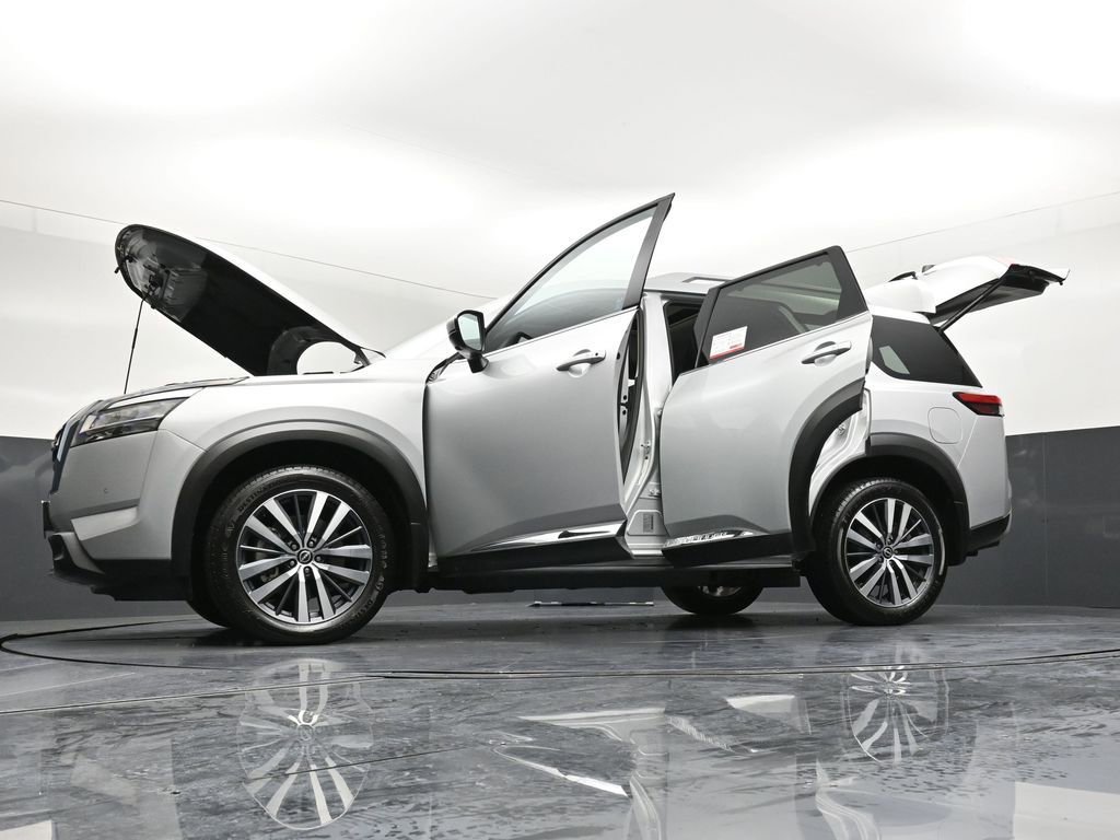 Used 2022 Nissan Pathfinder Platinum w/ Cargo Package image 40