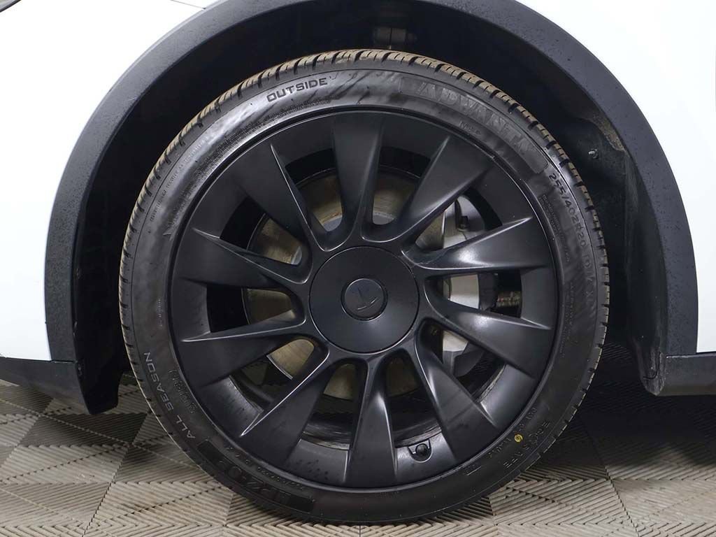 Used 2023 Tesla Model Y Long Range image 23