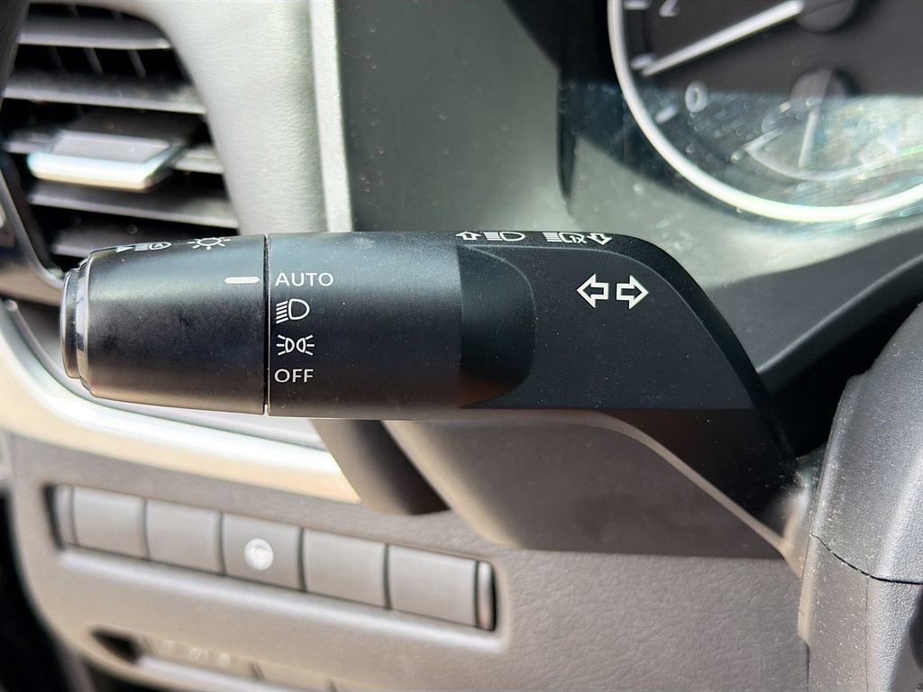 Used 2021 Nissan Rogue SV FWD image 21