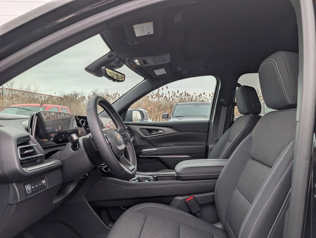 Certified 2026 Chevrolet Traverse LT w/ Sun and Wheel Package image 8