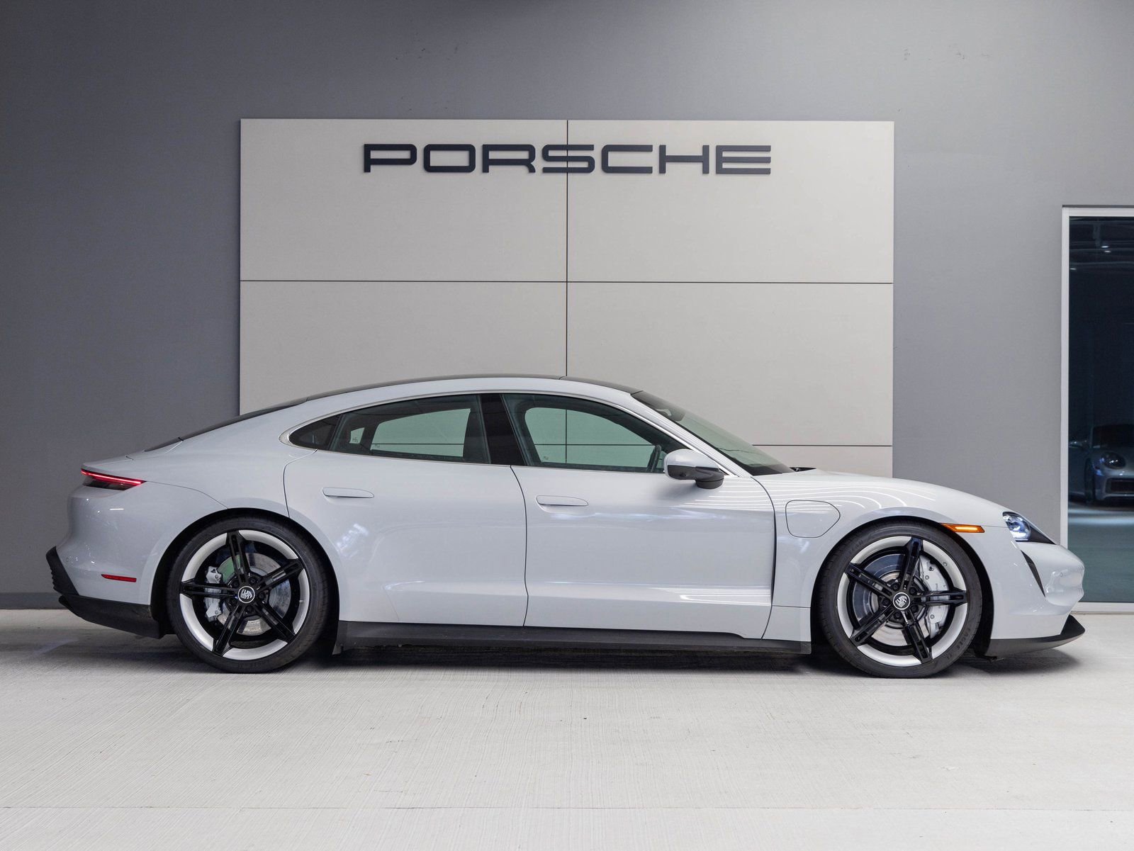 Certified 2024 Porsche Taycan 4S image 8