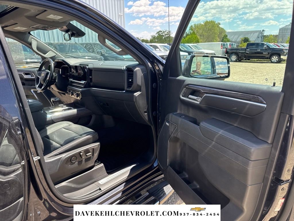 Used 2022 Chevrolet Silverado 1500 LTZ w/ LTZ Premium Package AWD/4WD image 28