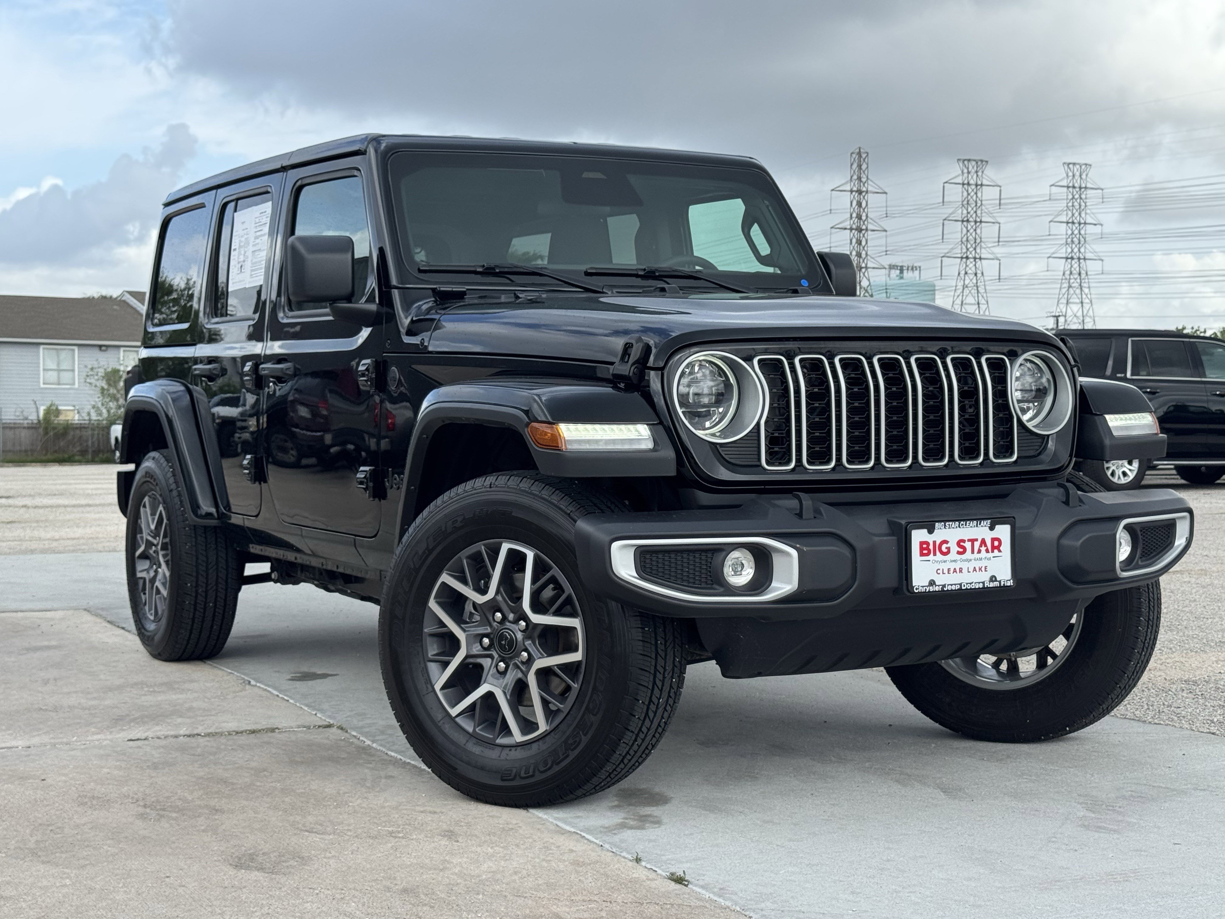 Used 2025 Jeep Wrangler Sahara image 2