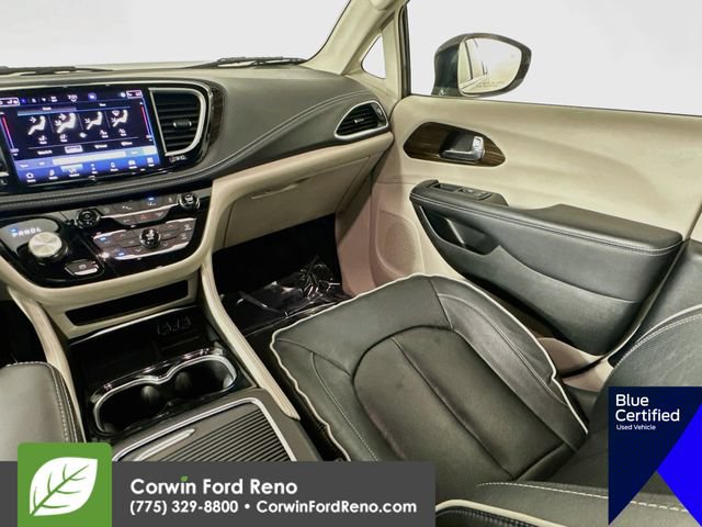 Used 2023 Chrysler Pacifica Limited FWD image 30