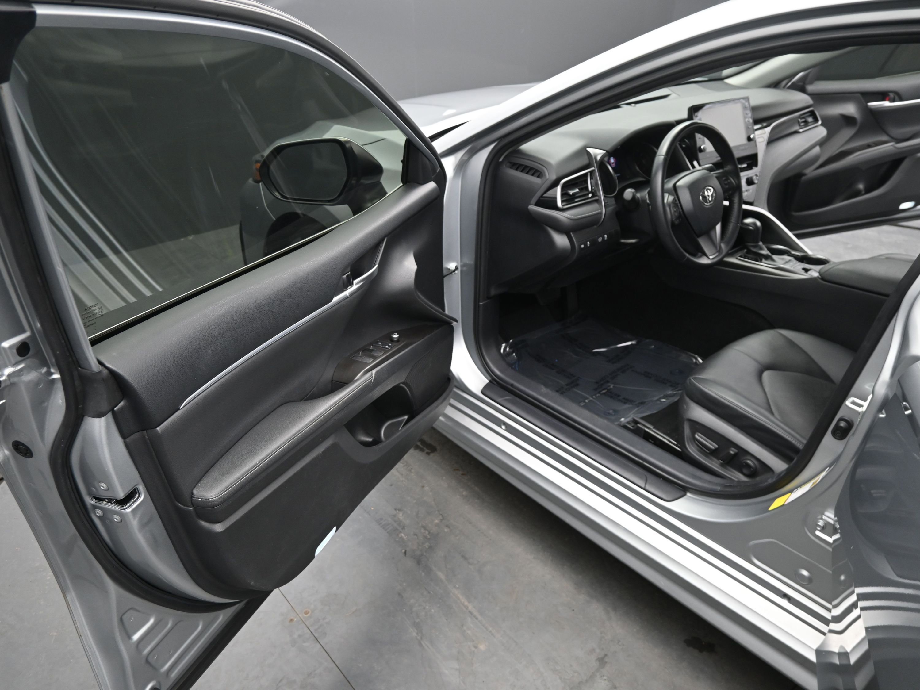 Used 2021 Toyota Camry XSE image 16