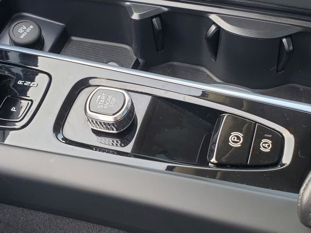 Certified 2025 Volvo XC60 B5 Plus image 27