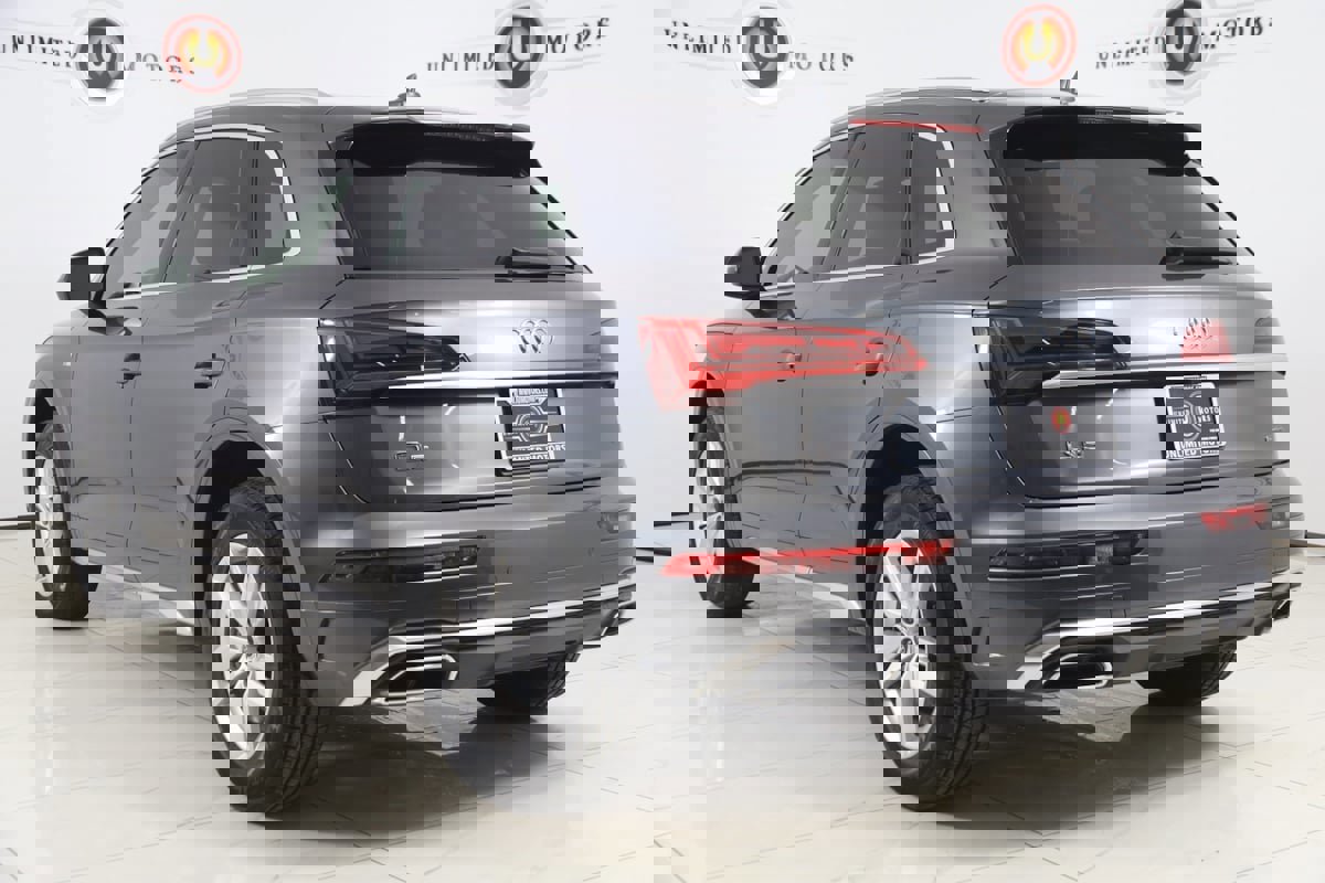 Used 2024 Audi Q5 2.0T Premium w/ Convenience Package image 4