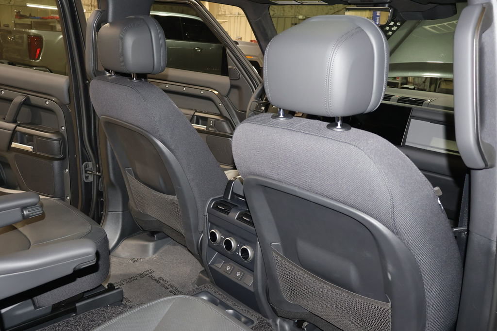 Used 2025 Land Rover Defender 130 V8 image 39