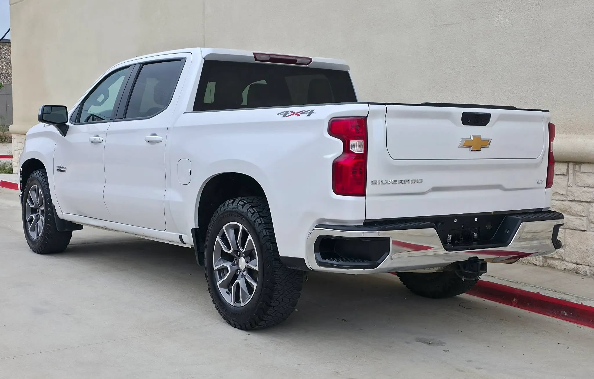 Used 2022 Chevrolet Silverado 1500 LT w/ Texas Edition Plus AWD/4WD image 6
