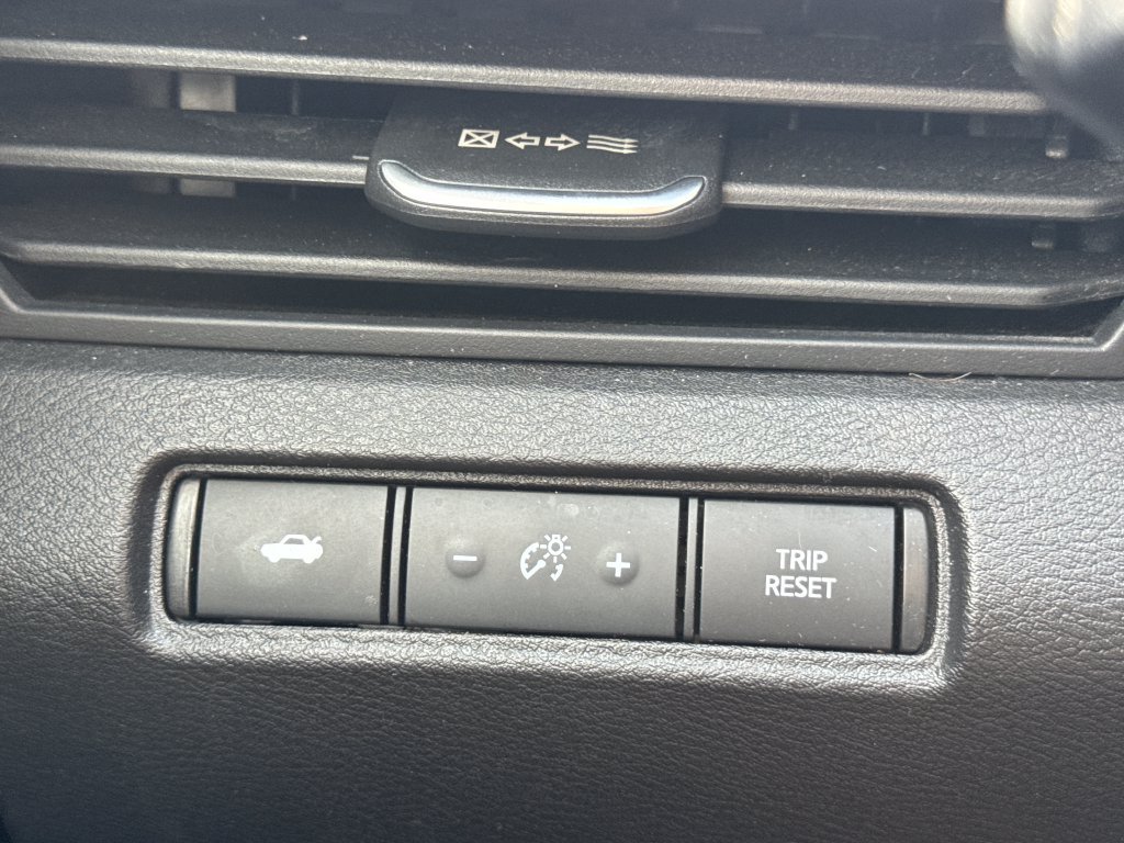 Used 2025 Nissan Altima 2.5 SV AWD/4WD image 24