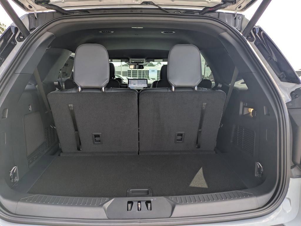 New 2026 Ford Explorer ST-Line w/ ST-Line Street Pack RWD image 13