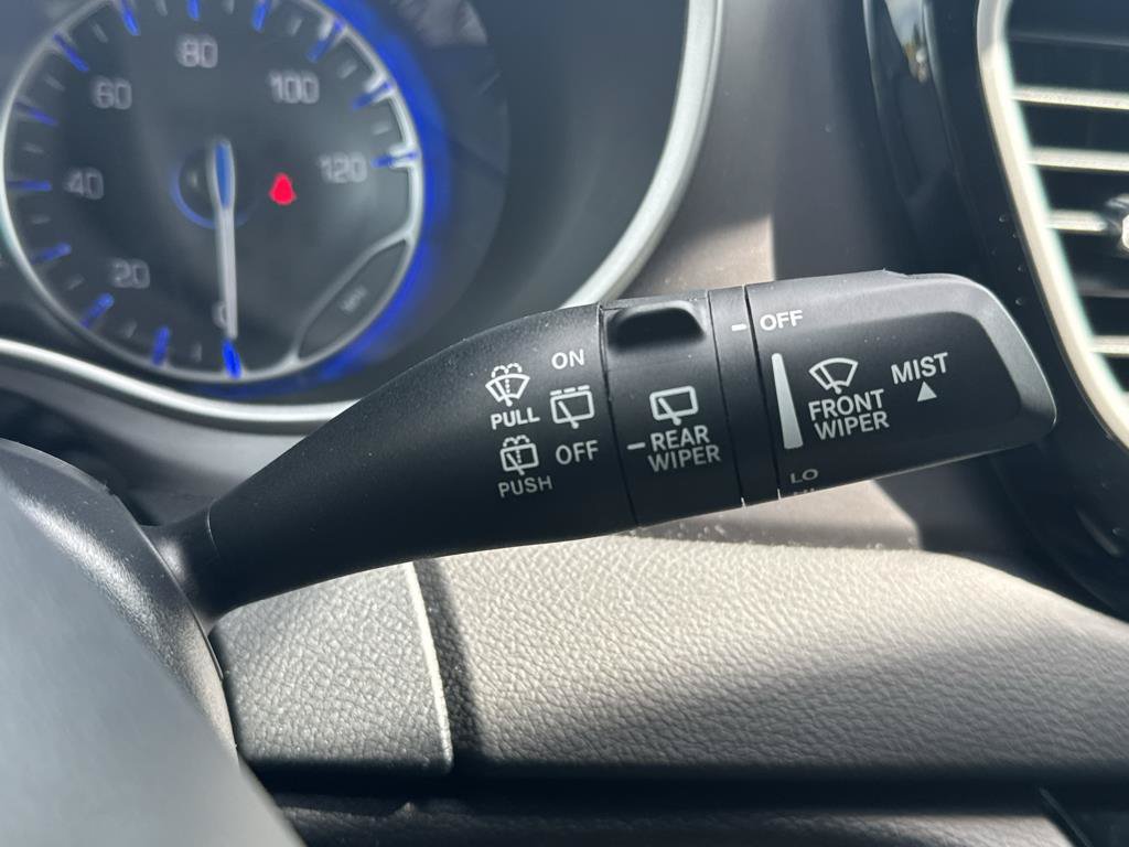 Used 2025 Chrysler Pacifica Select FWD image 11