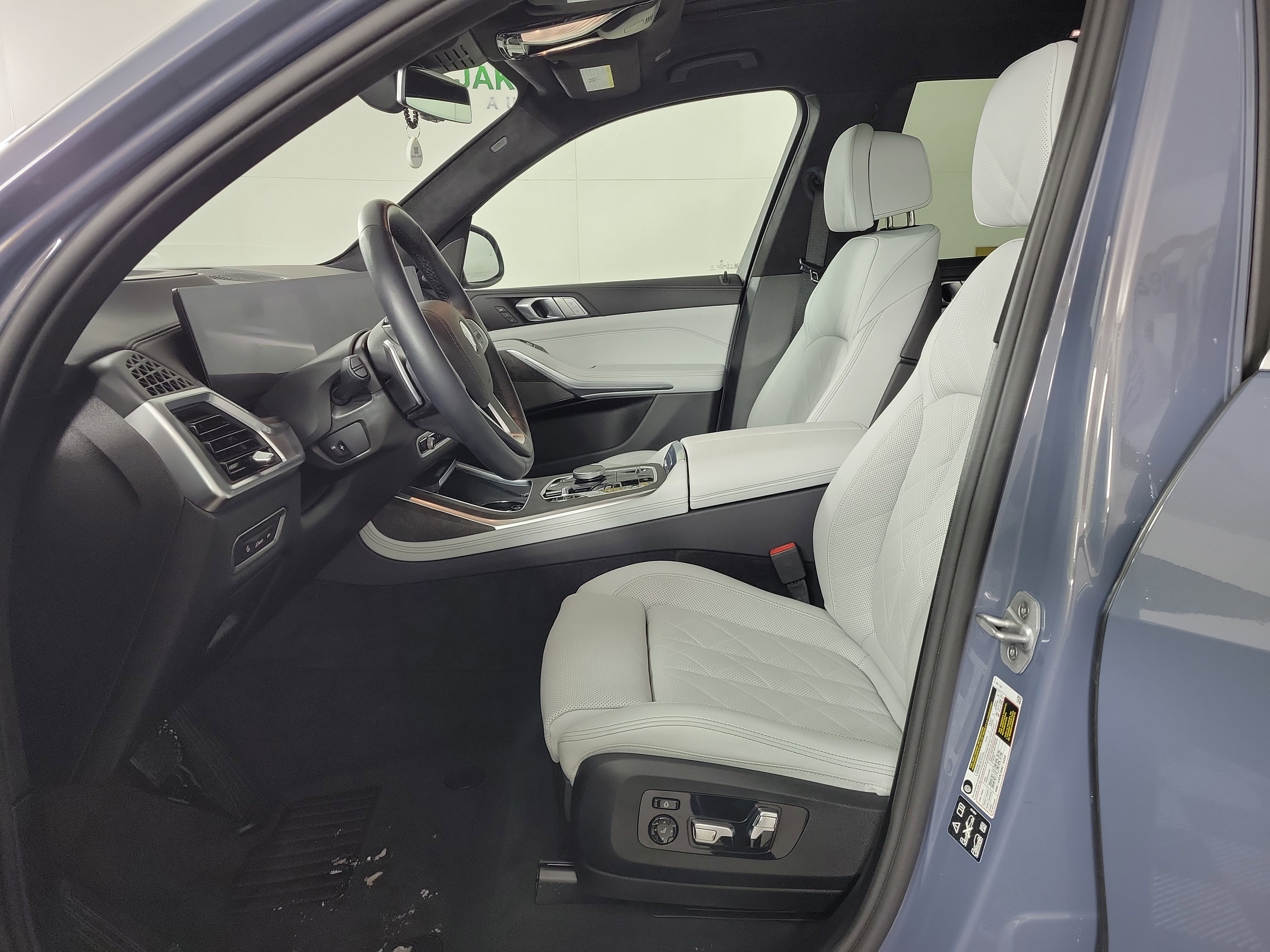 Certified 2026 BMW X7 xDrive40i image 9