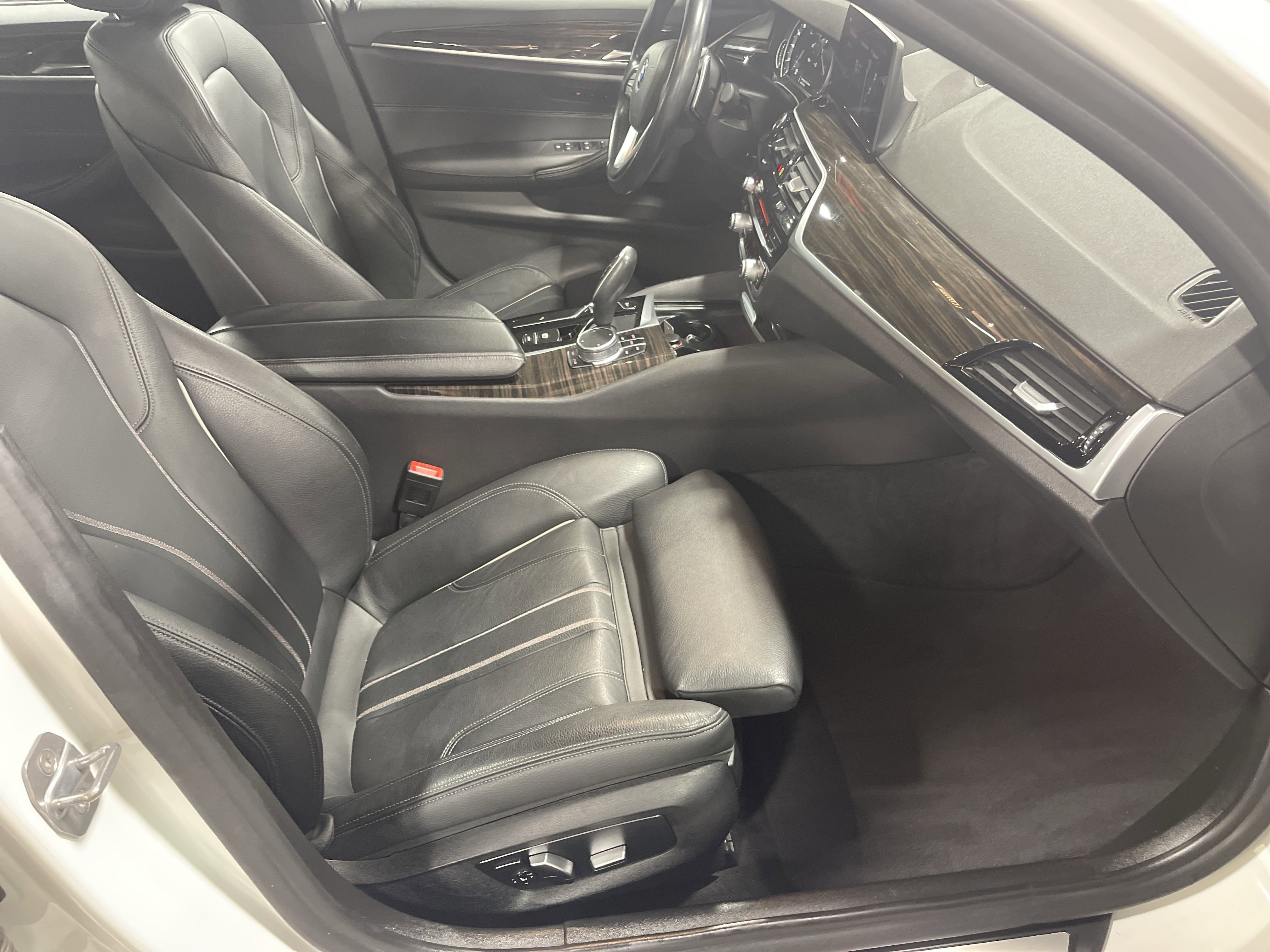 Used 2019 BMW 530i xDrive 530i xDrive w/ Convenience Package image 14