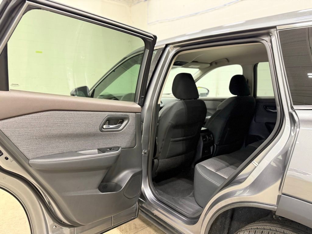 Used 2021 Nissan Rogue SV AWD/4WD image 37