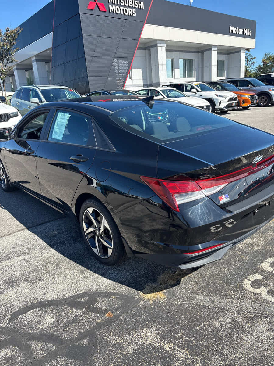 Used 2023 Hyundai Elantra SEL w/ Convenience Package FWD image 19