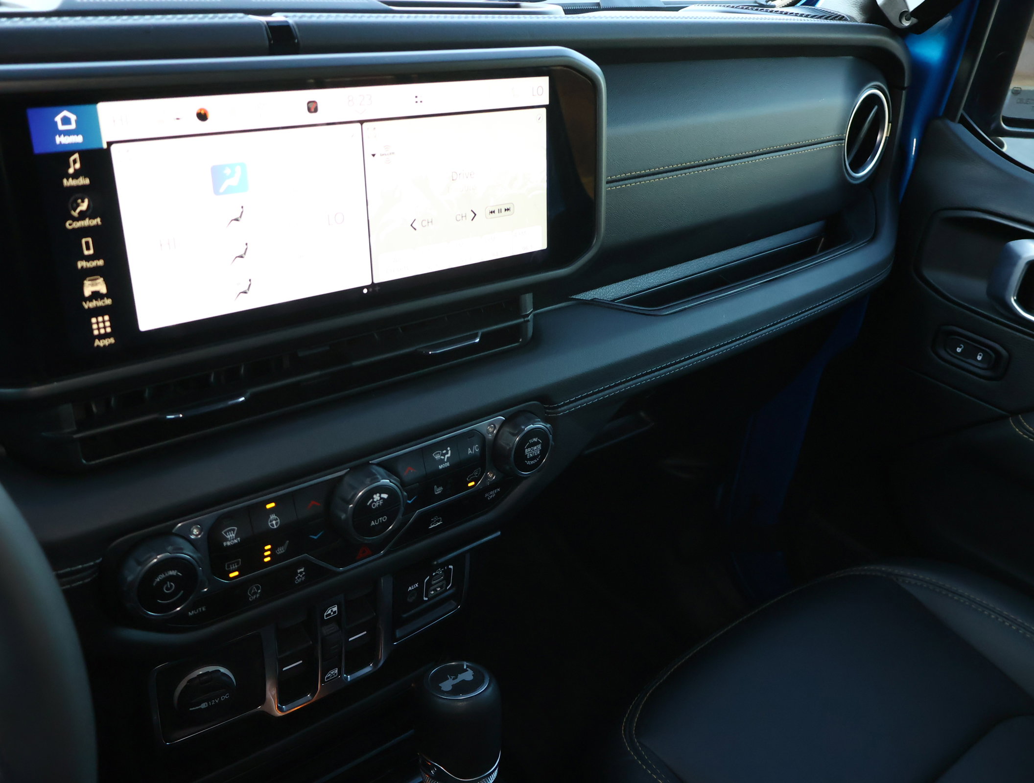 Used 2024 Jeep Wrangler Sahara image 16