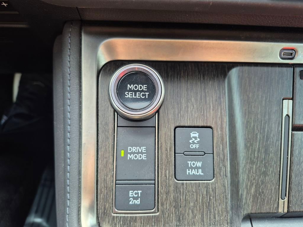 Used 2024 Lexus GX 550 w/ Accessory Package (Z1) image 22