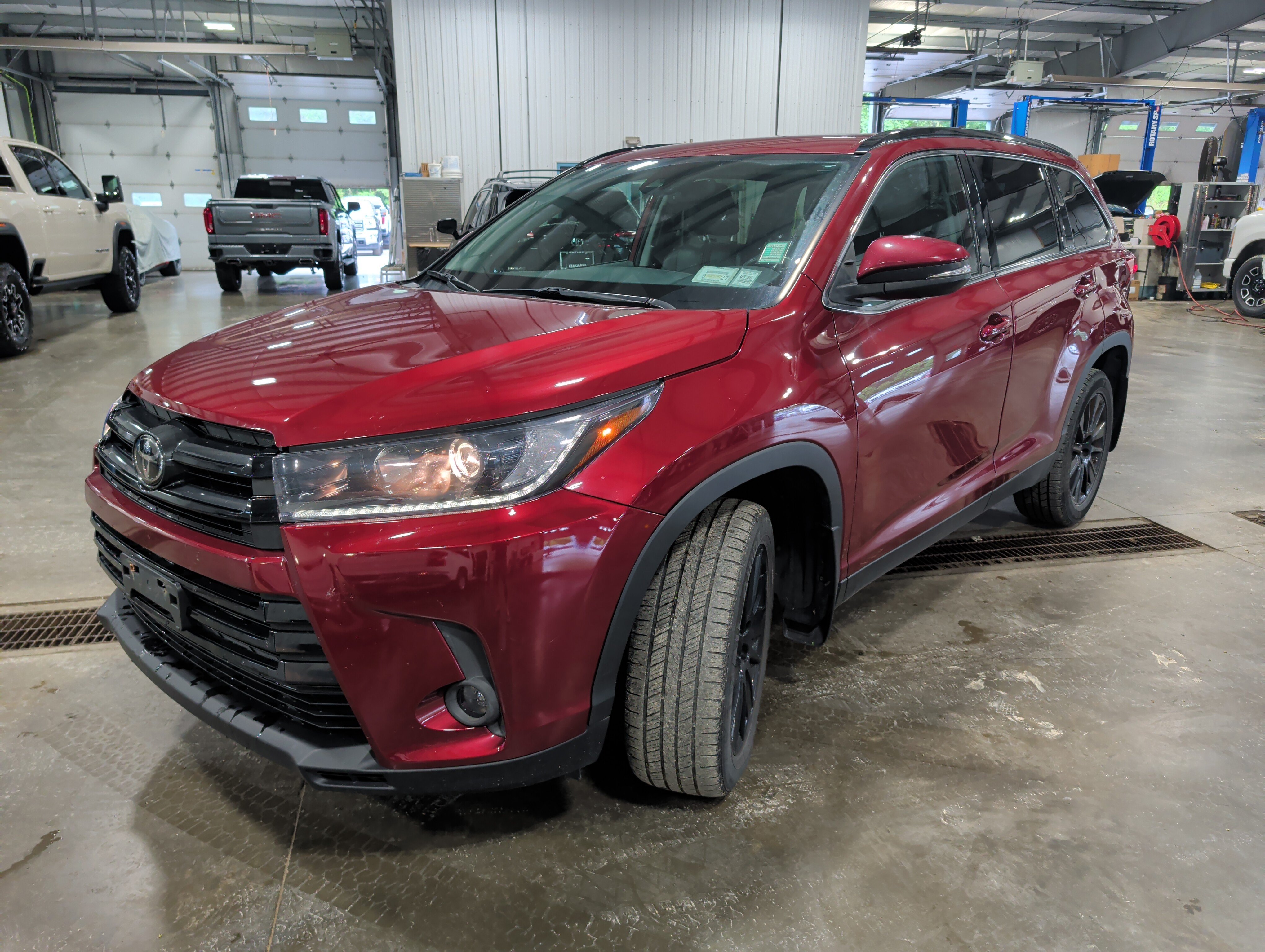 Used 2019 Toyota Highlander SE AWD/4WD image 6