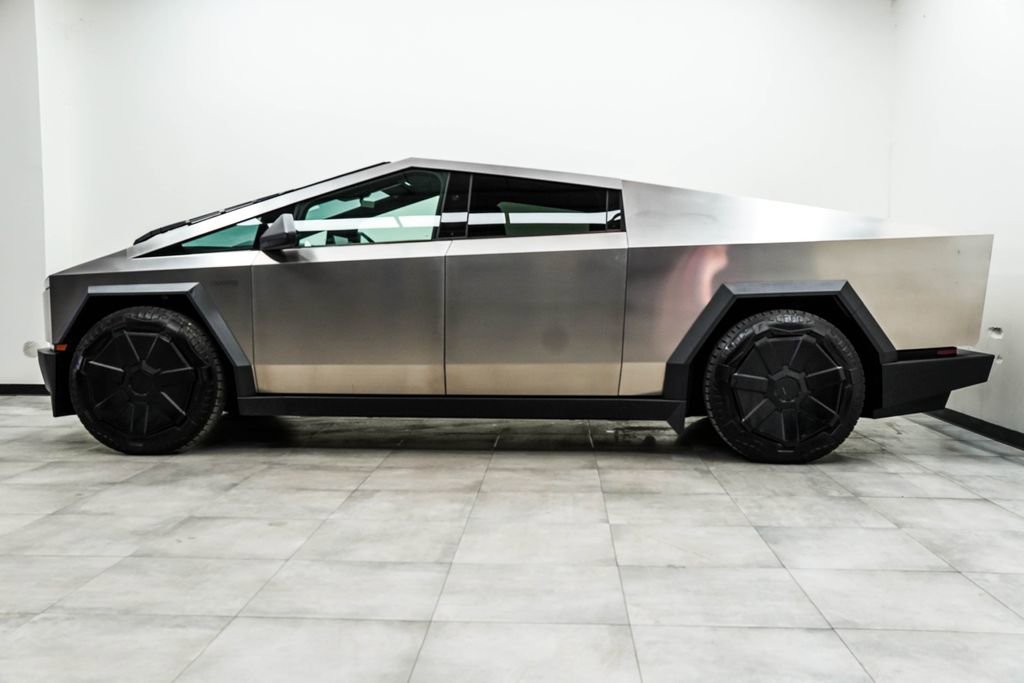 Used 2024 Tesla Cybertruck AWD Crew Cab image 8