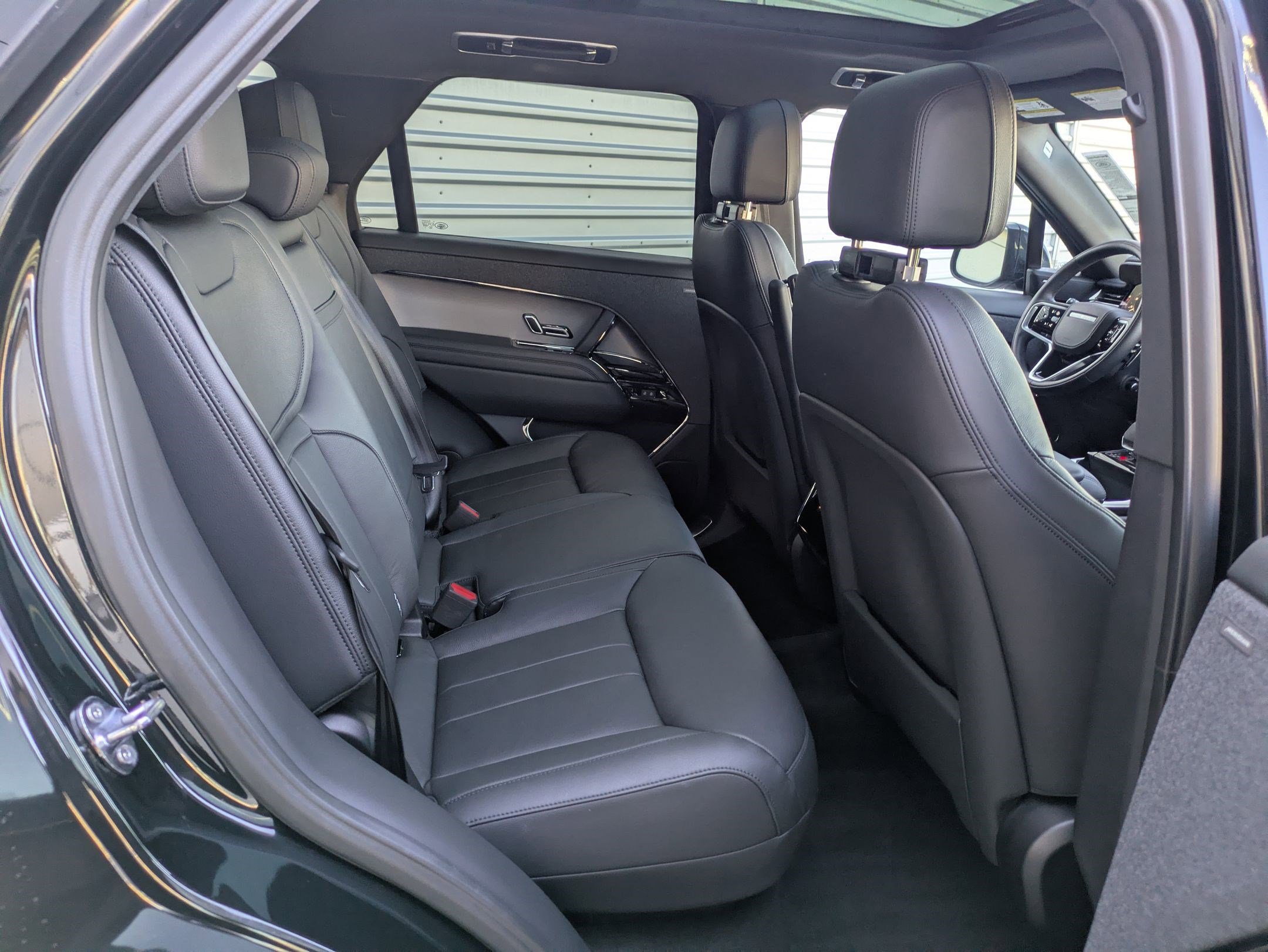 Used 2025 Land Rover Range Rover Sport image 33