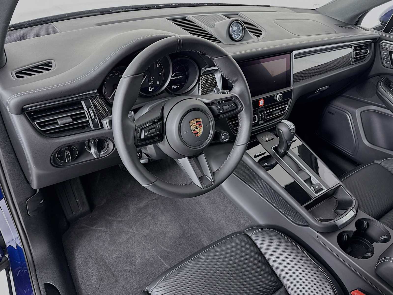 Certified 2025 Porsche Macan GTS image 4