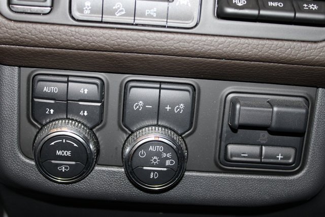 Used 2024 GMC Yukon XL Denali w/ Denali Reserve Package image 28