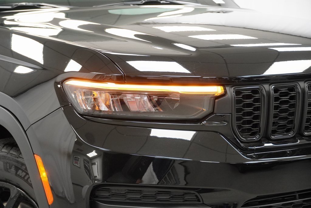 New 2025 Jeep Grand Cherokee Altitude image 5