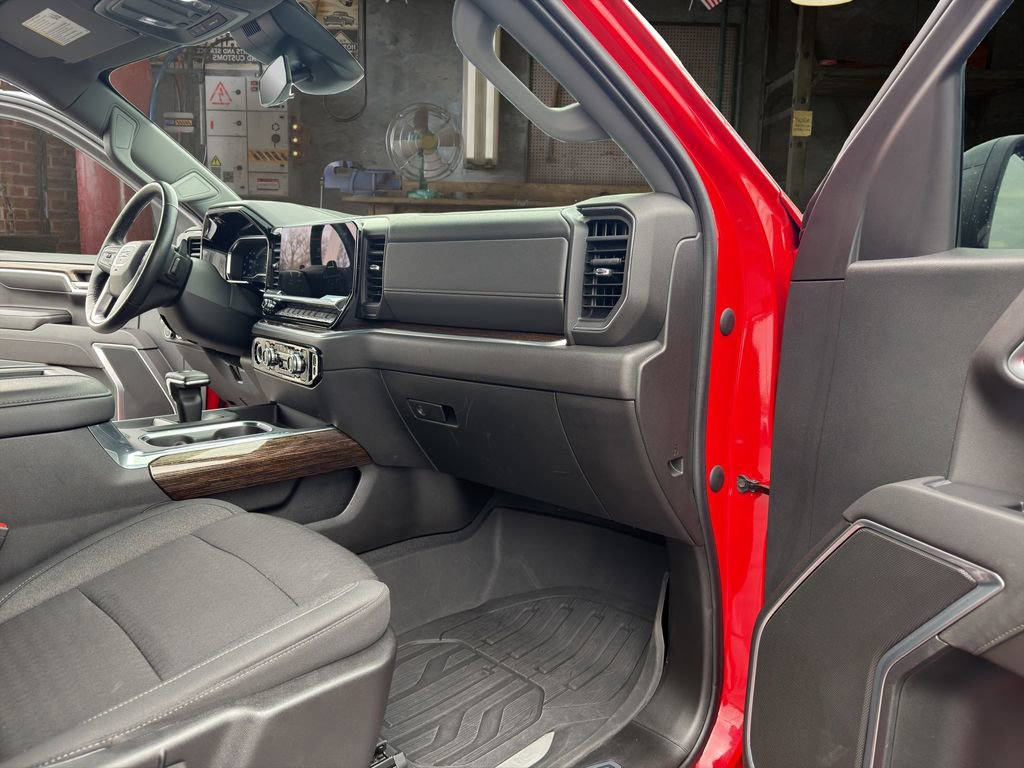 Used 2022 GMC Sierra 1500 Elevation w/ LPO, Elevation Black Package image 16